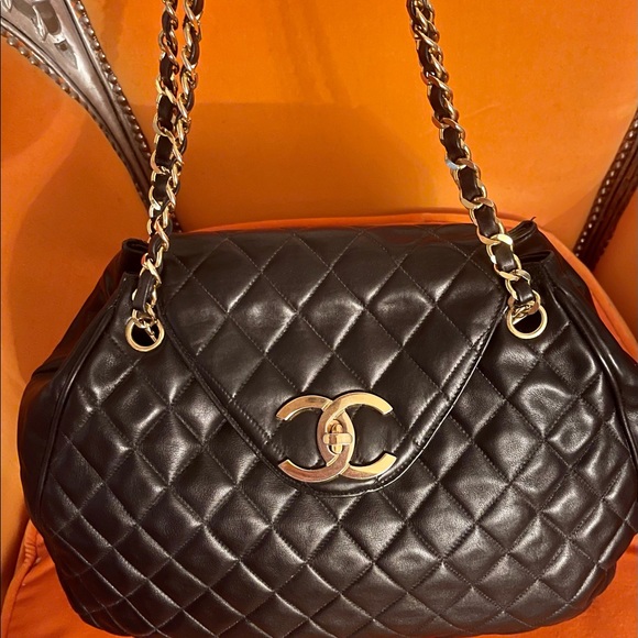 SOLD!! Auth CHANEL RARE Jumbo Maxi Flap Quilted Handbag Chain - Picture 9 of 11